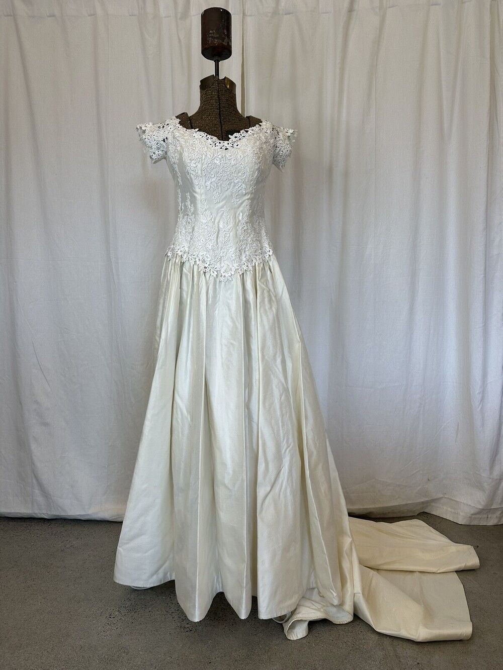 Christo’s Women's Small Gown Ivory Silk Shantung Bridal Gown Vintage